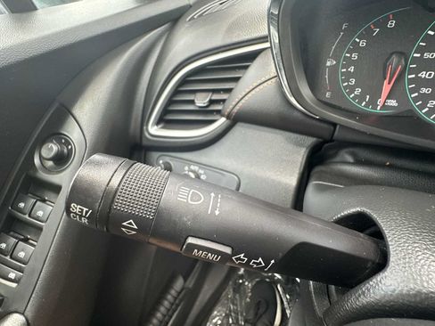 Used 2021 Chevrolet Trax LT w/ Premium Seat Package AWD/4WD image 28