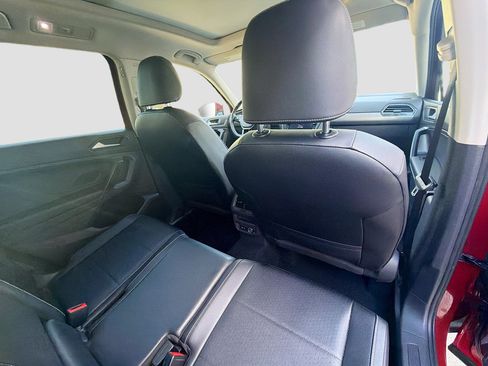 Used 2021 Volkswagen Tiguan SE image 29