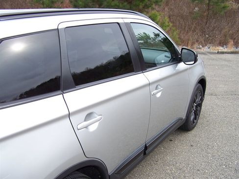 Used 2019 Mitsubishi Outlander LE image 38