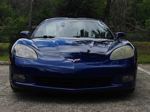 Used 2005 Chevrolet Corvette Coupe w/ Preferred Equipment Group RWD image 9