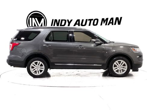 Used 2019 Ford Explorer XLT w/ Equipment Group 202A AWD/4WD image 3