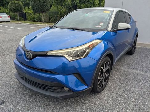 Used 2018 Toyota C-HR XLE FWD image 2