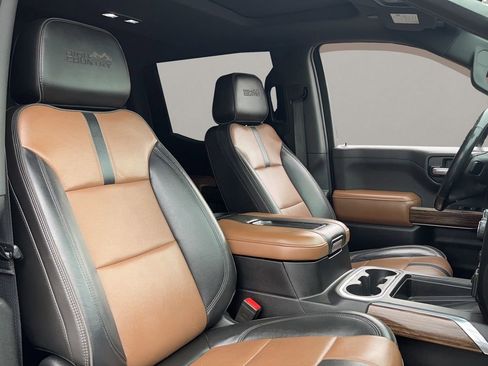 Used 2019 Chevrolet Silverado 1500 High Country w/ Technology Package image 16