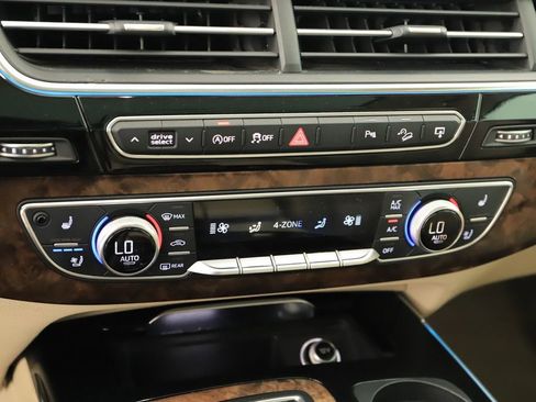 Used 2017 Audi Q7 3.0T Prestige w/ Prestige Package AWD/4WD image 28