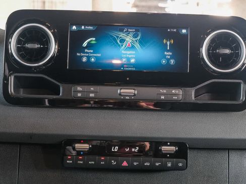 Used 2024 Mercedes-Benz Sprinter 2500 image 14