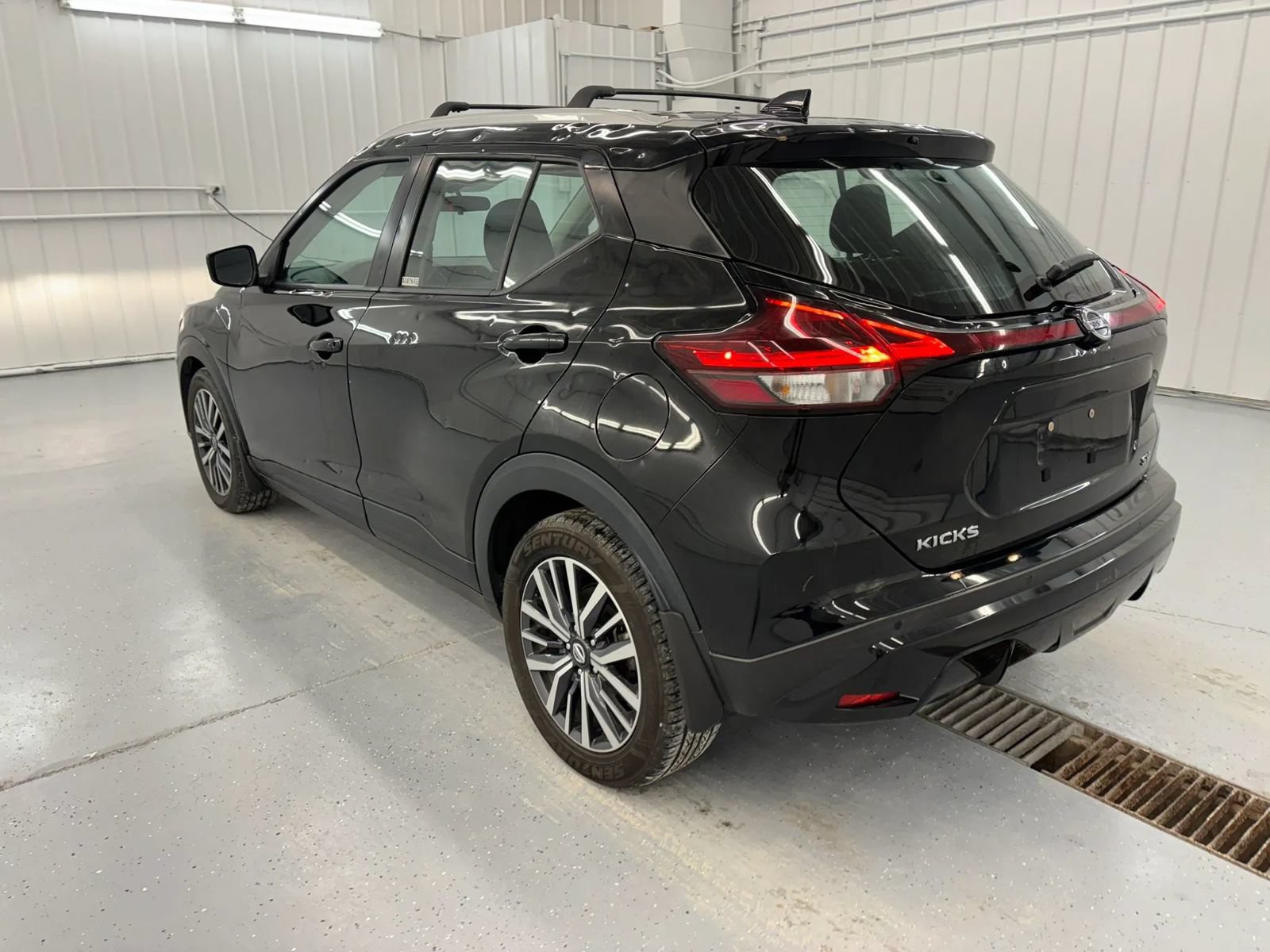 Used 2021 Nissan Kicks SV FWD image 4
