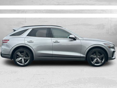 Used 2023 Genesis GV70 2.5T w/ Sport Prestige Package image 3