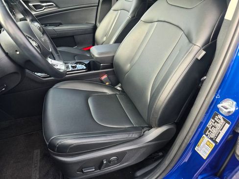 Used 2025 Kia Sportage EX FWD image 16