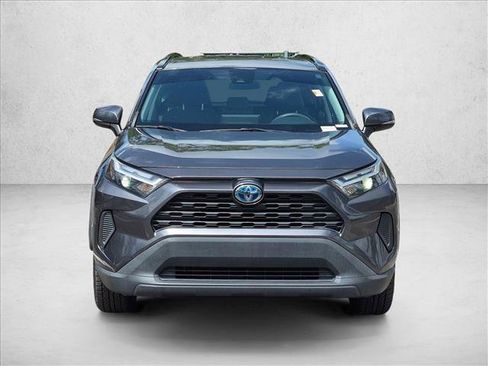 Used 2022 Toyota RAV4 XLE AWD/4WD image 2