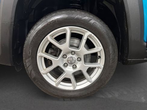 Used 2020 Jeep Renegade Latitude w/ Cold Weather Group image 12