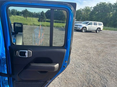 Used 2022 Jeep Gladiator Mojave w/ Cold Weather Group AWD/4WD image 13