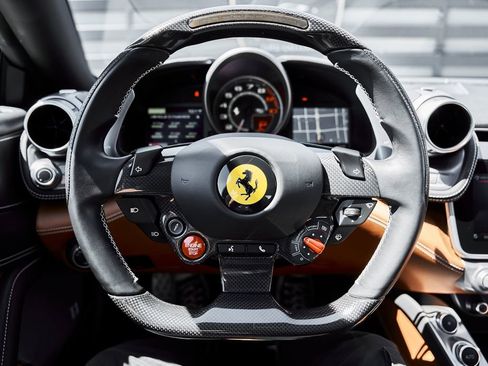 Used 2018 Ferrari GTC4Lusso AWD/4WD image 54