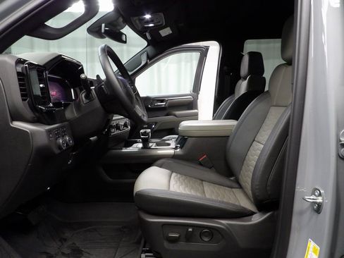 Used 2024 Chevrolet Silverado 1500 ZR2 image 9