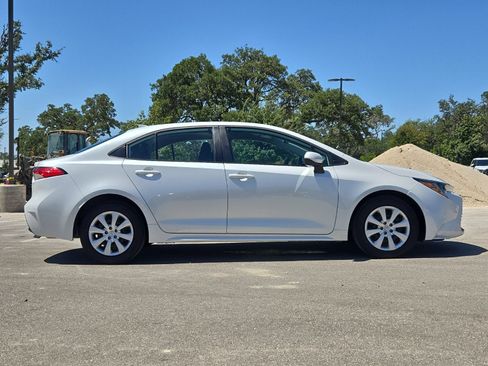 Certified 2025 Toyota Corolla LE FWD image 6
