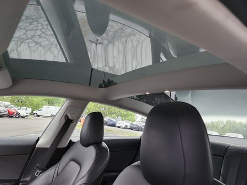 Used 2023 Tesla Model 3 Standard Range RWD image 2