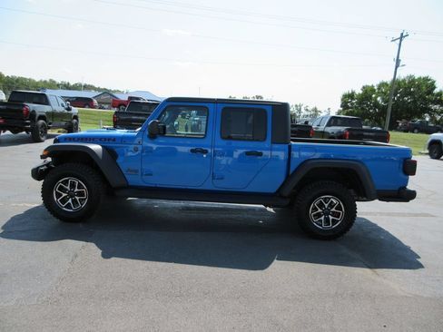 Used 2024 Jeep Gladiator Rubicon w/ Technology Group AWD/4WD image 11