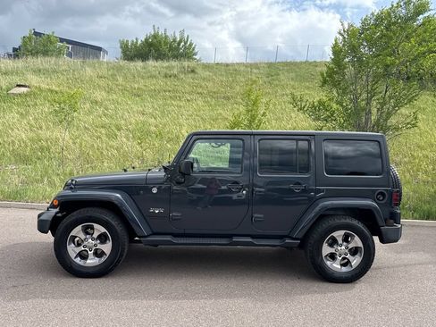 Used 2016 Jeep Wrangler Unlimited Sahara w/ Connectivity Group AWD/4WD image 5