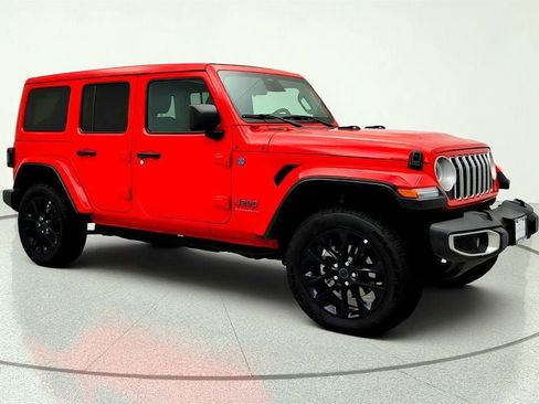 Used 2025 Jeep Wrangler Unlimited Sahara w/ Safety Group AWD/4WD image 3