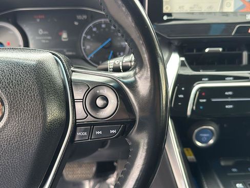 Used 2021 Toyota Venza XLE w/ Softex Package image 17