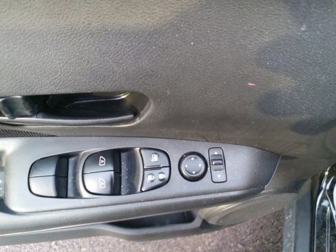 Used 2023 Nissan Kicks S image 14