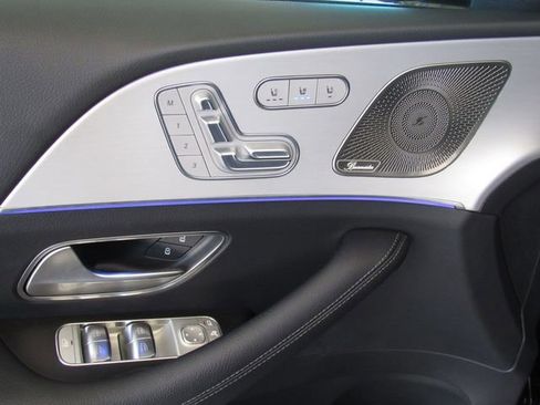 Used 2025 Mercedes-Benz GLS 450 4MATIC image 12