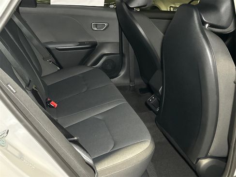 New 2025 Kia K4 LXS image 13