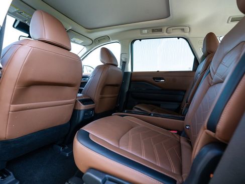 Used 2022 Nissan Pathfinder Platinum w/ Lighting Package (N93) image 44