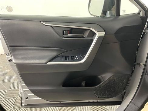 Certified 2019 Toyota RAV4 LE AWD/4WD image 19