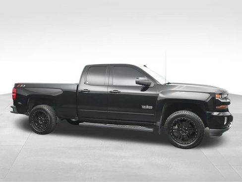 Used 2018 Chevrolet Silverado 1500 LT w/ Texas Edition AWD/4WD image 13