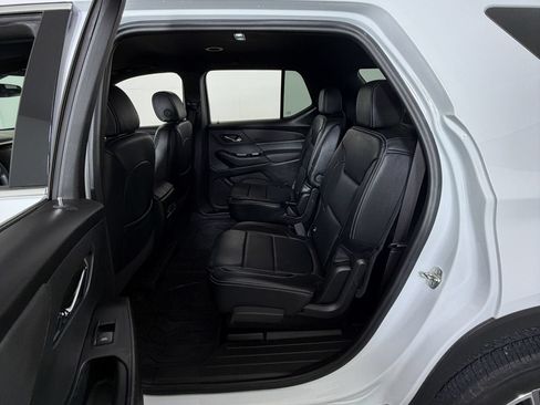 Used 2023 Chevrolet Traverse LT FWD image 9