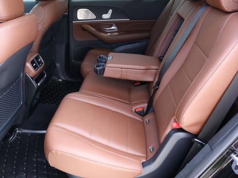 Used 2025 Mercedes-Benz GLS 450 4MATIC image 23