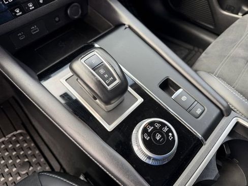 Used 2024 Mitsubishi Outlander SE image 17