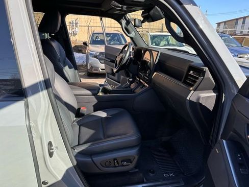 Used 2024 Lexus GX 550 550 Luxury+ w/ Accessory Package (2T) image 37