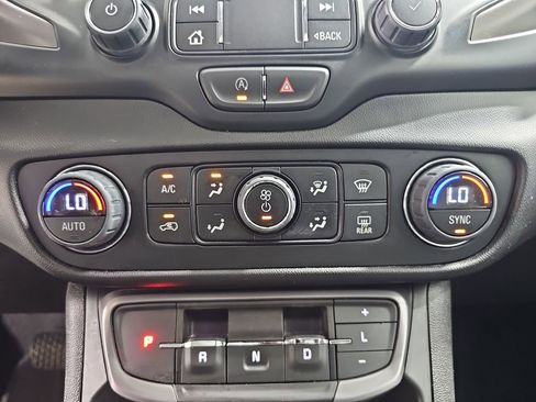 Used 2023 GMC Terrain AT4 w/ Tech Package AWD/4WD image 28