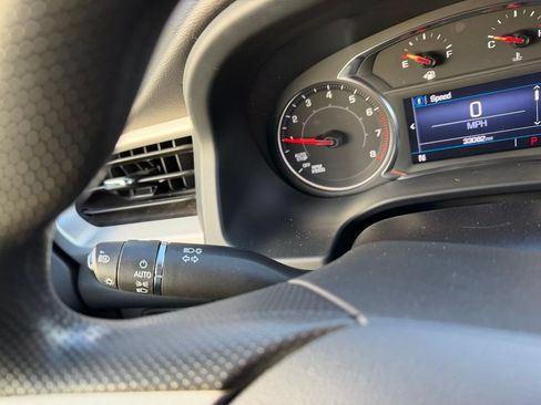Used 2023 GMC Acadia SLE FWD image 20