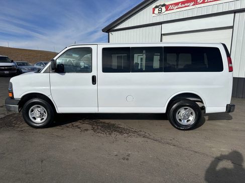 Used 2015 Chevrolet Express 2500 LT w/ LT Preferred Equipment Group image 2