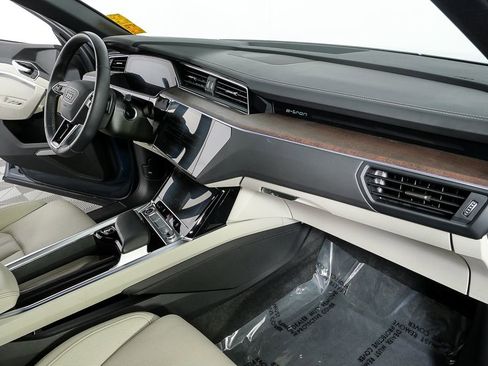 Certified 2024 Audi Q8 e-tron Prestige image 25