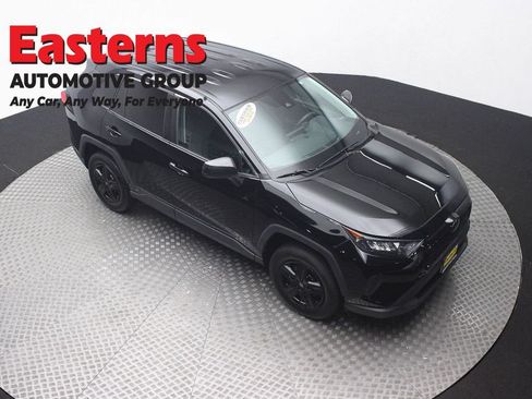 Used 2022 Toyota RAV4 LE AWD/4WD image 3