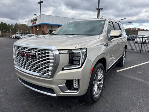 Used 2021 GMC Yukon Denali w/ Denali Premium Package image 2