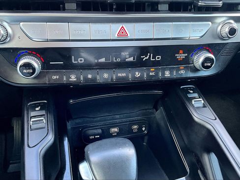 Used 2025 Kia Telluride S FWD image 16