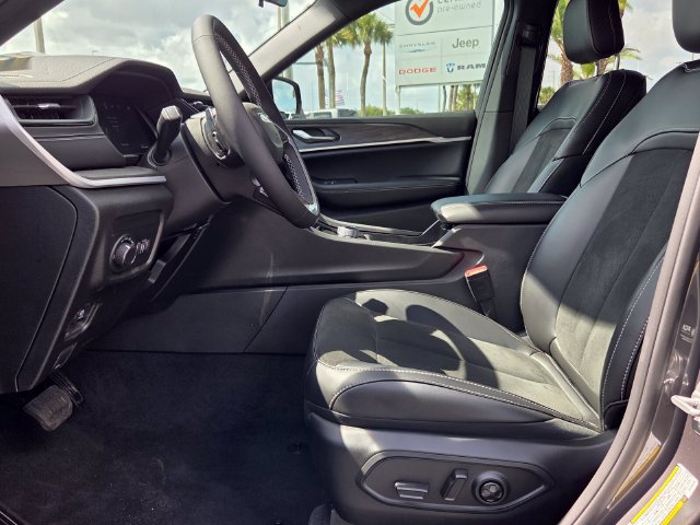 New 2026 Jeep Grand Cherokee Altitude RWD image 11