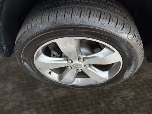 Used 2014 Jeep Grand Cherokee Overland w/ Advanced Technology Group image 37