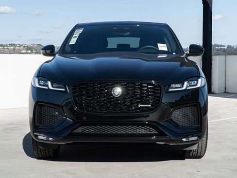 Used 2025 Jaguar F-PACE R-Dynamic S image 8
