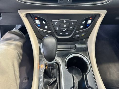 Used 2018 Buick Envision Premium w/ Driver Confidence Package image 12