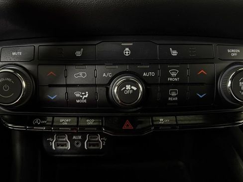 Used 2024 Dodge Durango SXT w/ SXT Blacktop Group AWD/4WD image 24