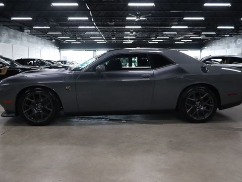 Used 2019 Dodge Challenger R/T w/ T/A Package image 2