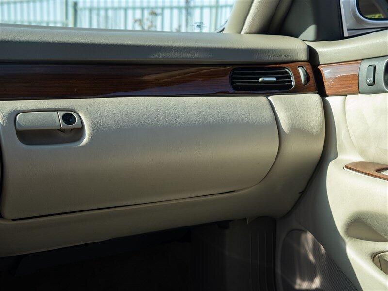 Used 1999 Cadillac Seville SLS w/ Personalization Pkg FWD image 31