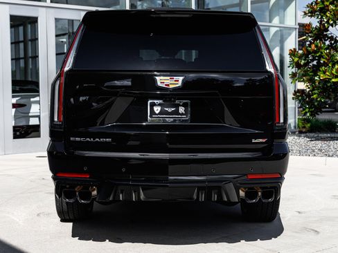 Used 2025 Cadillac Escalade ESV V image 18