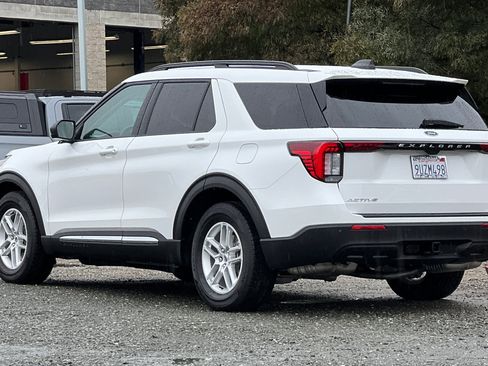 Used 2025 Ford Explorer Active image 6