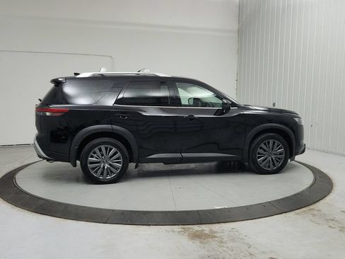Used 2025 Nissan Pathfinder SL w/ SL Premium Package AWD/4WD image 9